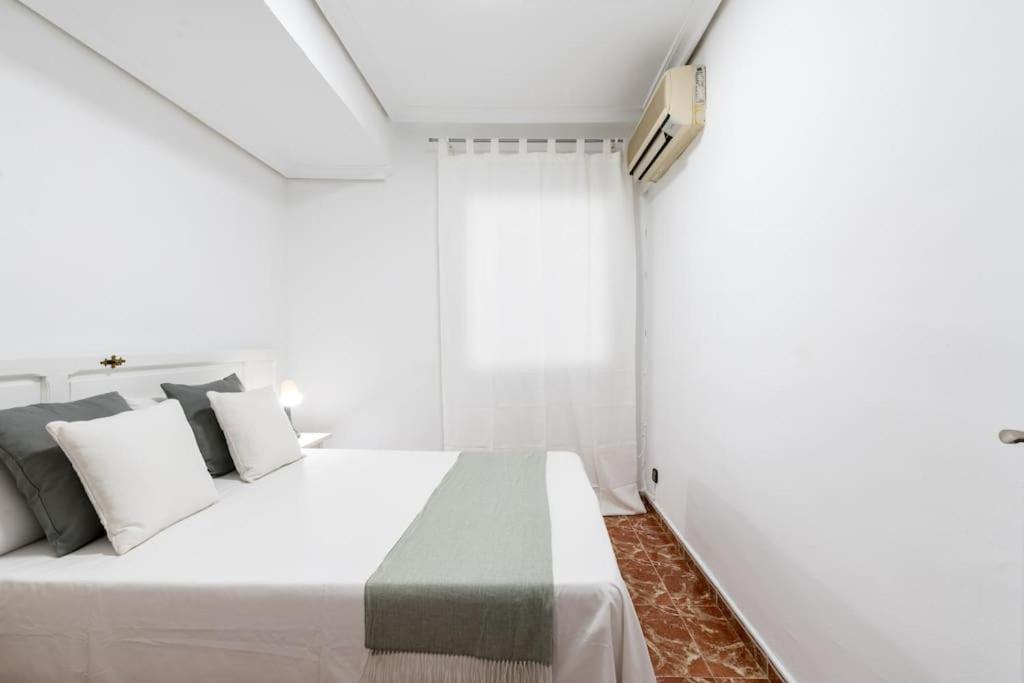 Santa Justa Urban Apartment Sevilla Exterior foto